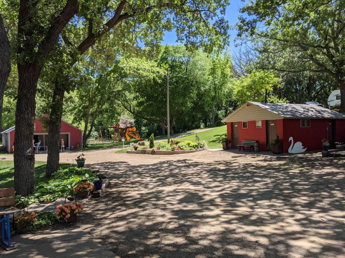 Swan Lake Resort & Campground Fergus Falls Buitenkant foto
